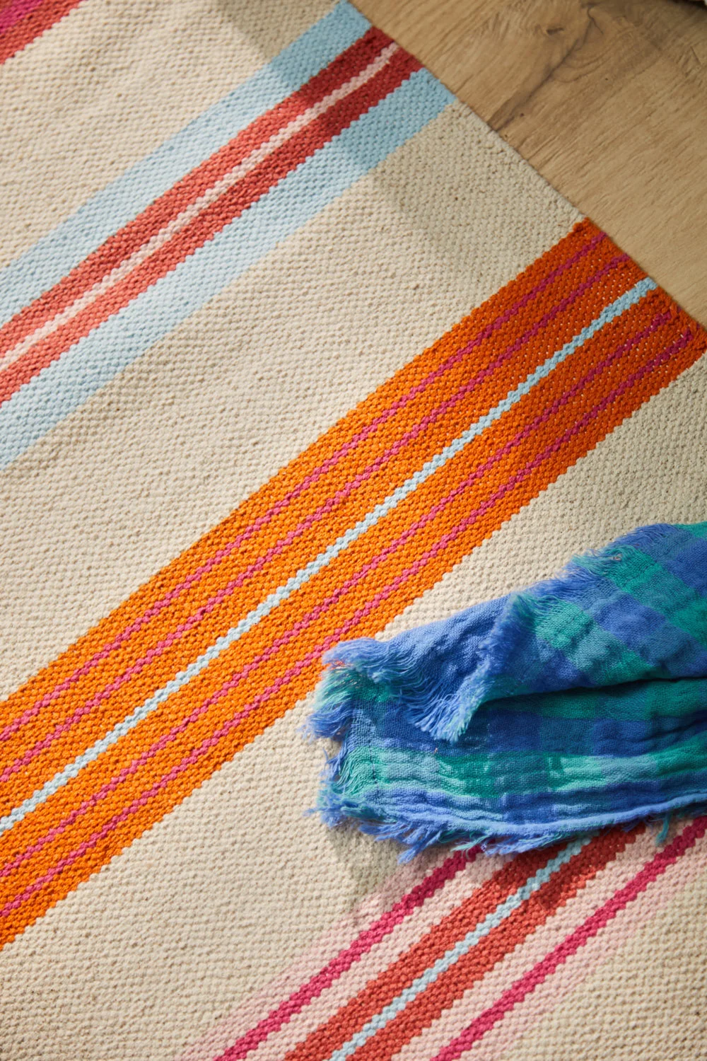Alfombra de algodón dhurrie a rayas multicolor Peru - Image 7
