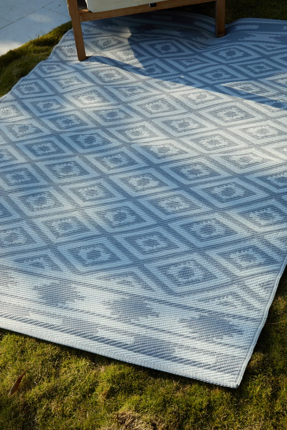 Alfombra trenzada en tonos grises Jaima - Image 3