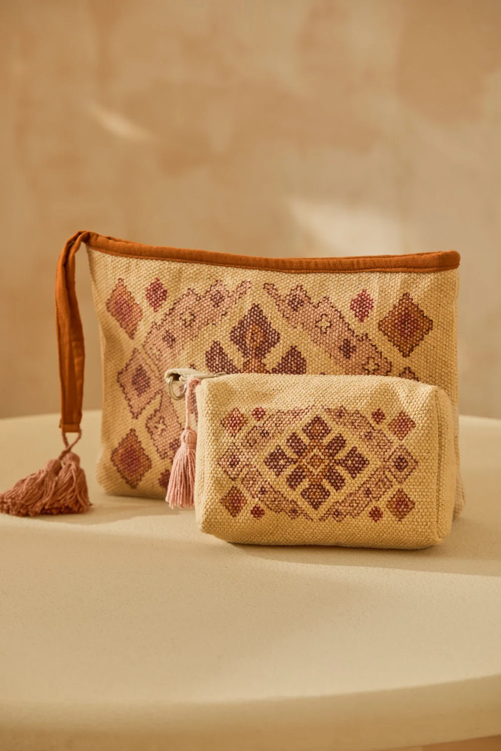 Bolso de mano de algodón dhurrie con print Aisha - Image 6