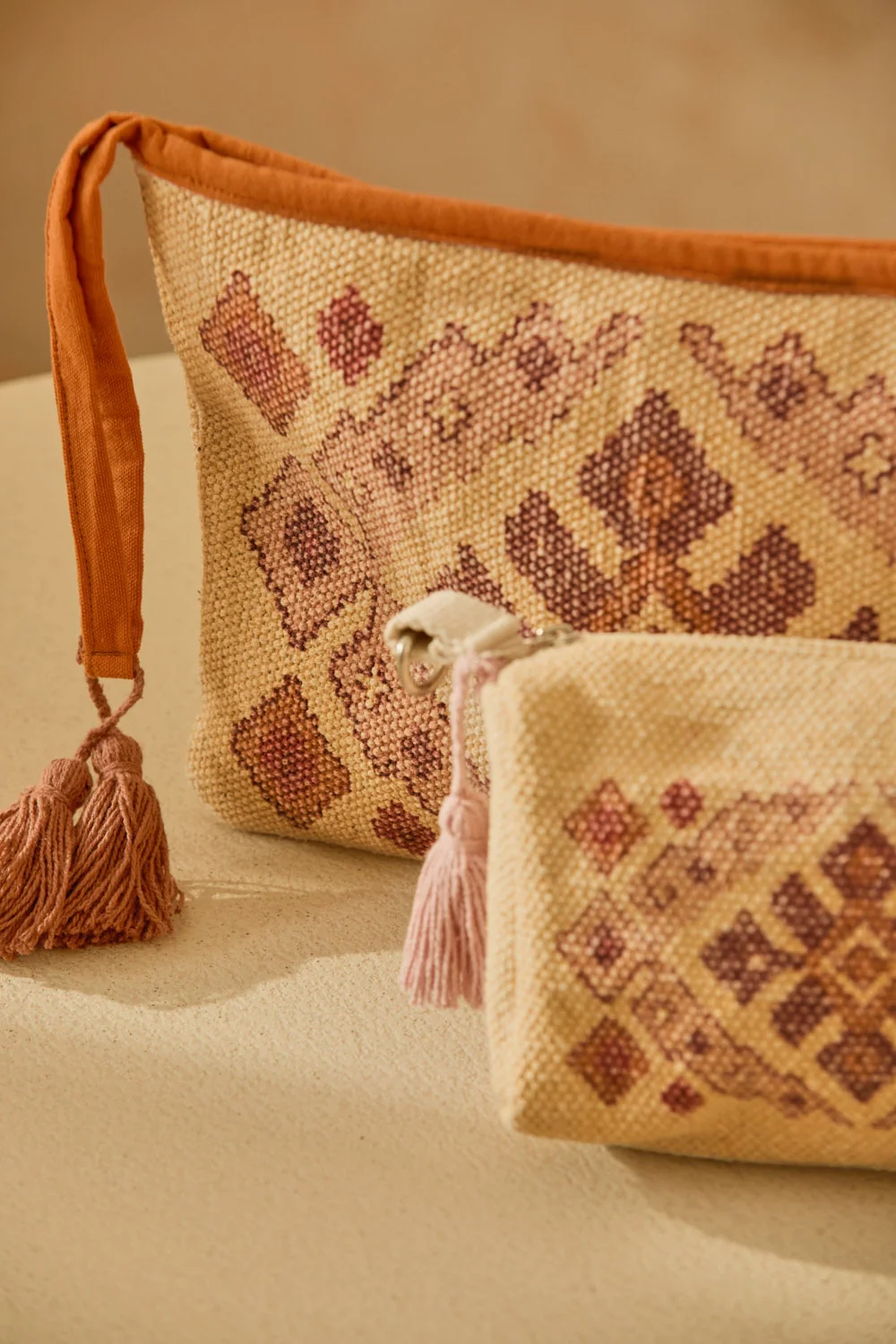 Bolso de mano de algodón dhurrie con print Aisha - Image 7