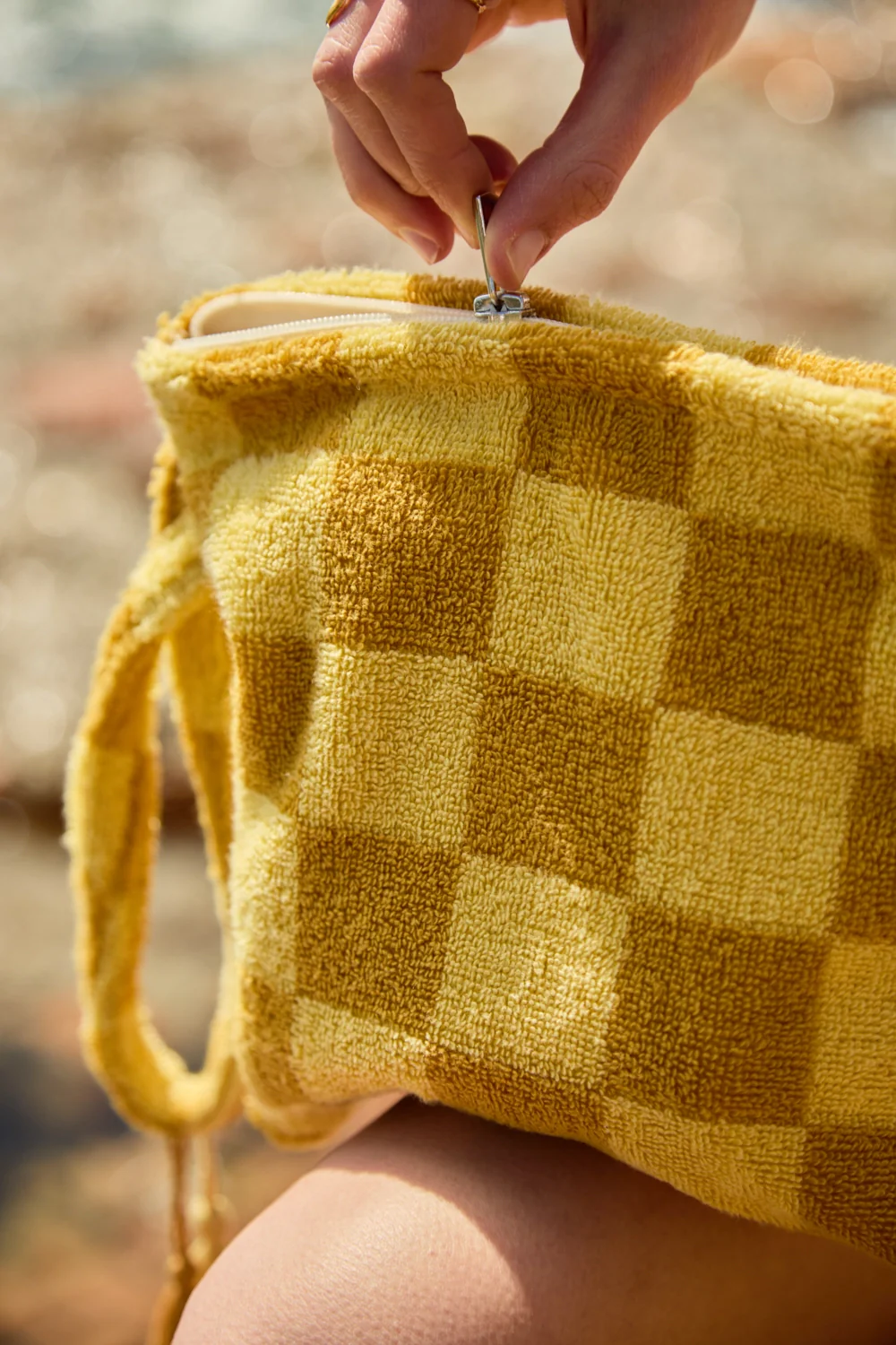 Bolso de mano de algodón rizo con diseño a cuadros mostazas Pipa - Image 3