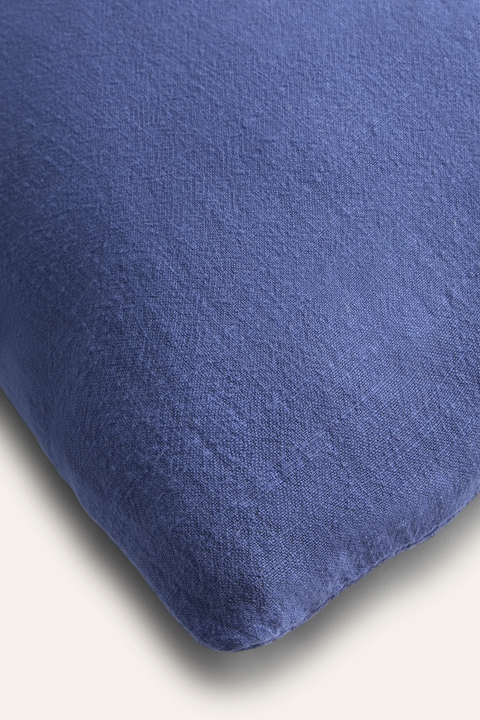 Funda de cojín azul oscuro Gavema - Image 4