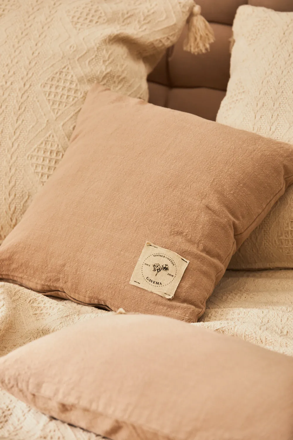 Funda de cojín beige Gavema - Image 12
