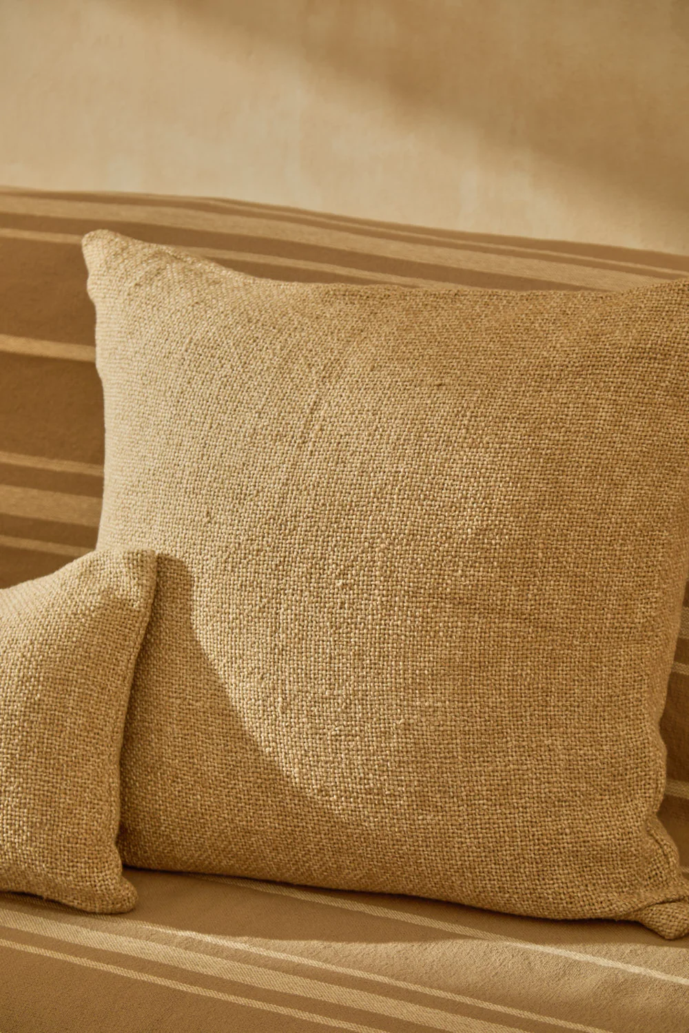Funda de cojín cuadrada de punto de algodón beige Corts - Image 7
