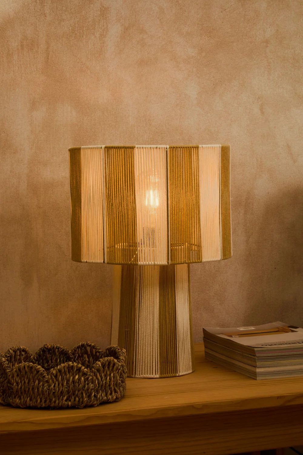 Lámpara de mesa beige Far - Image 10