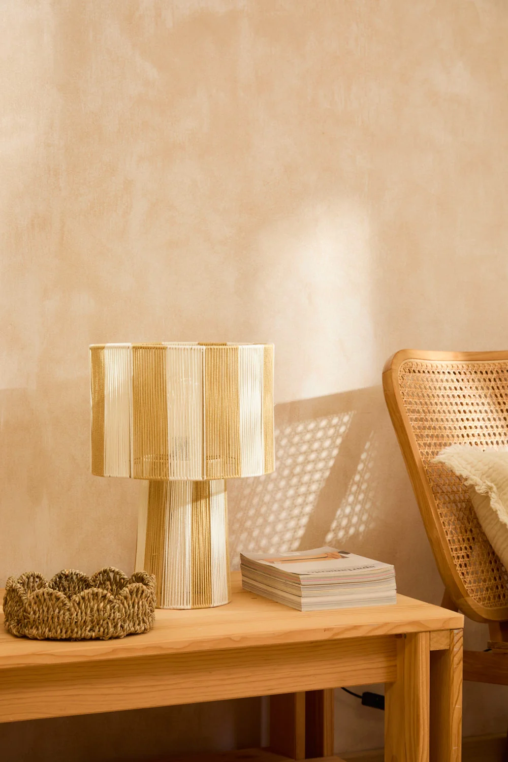 Lámpara de mesa beige Far - Image 6
