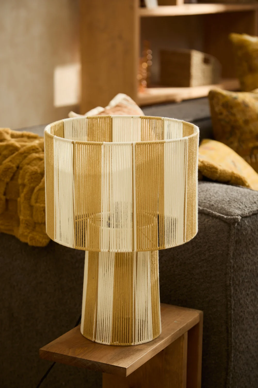 Lámpara de mesa beige Far - Image 8