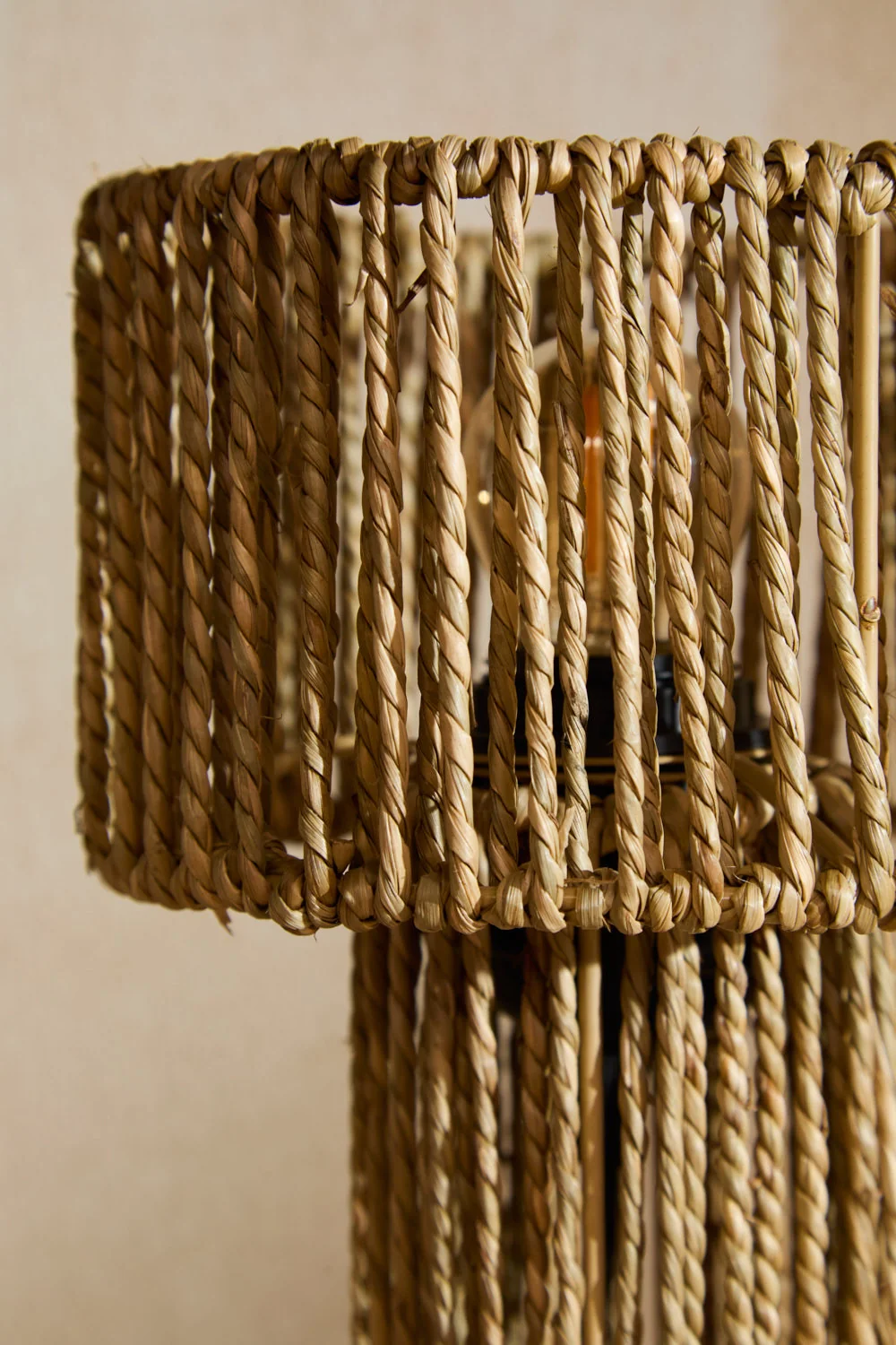 Lámpara de mesa de yute Far - Image 9