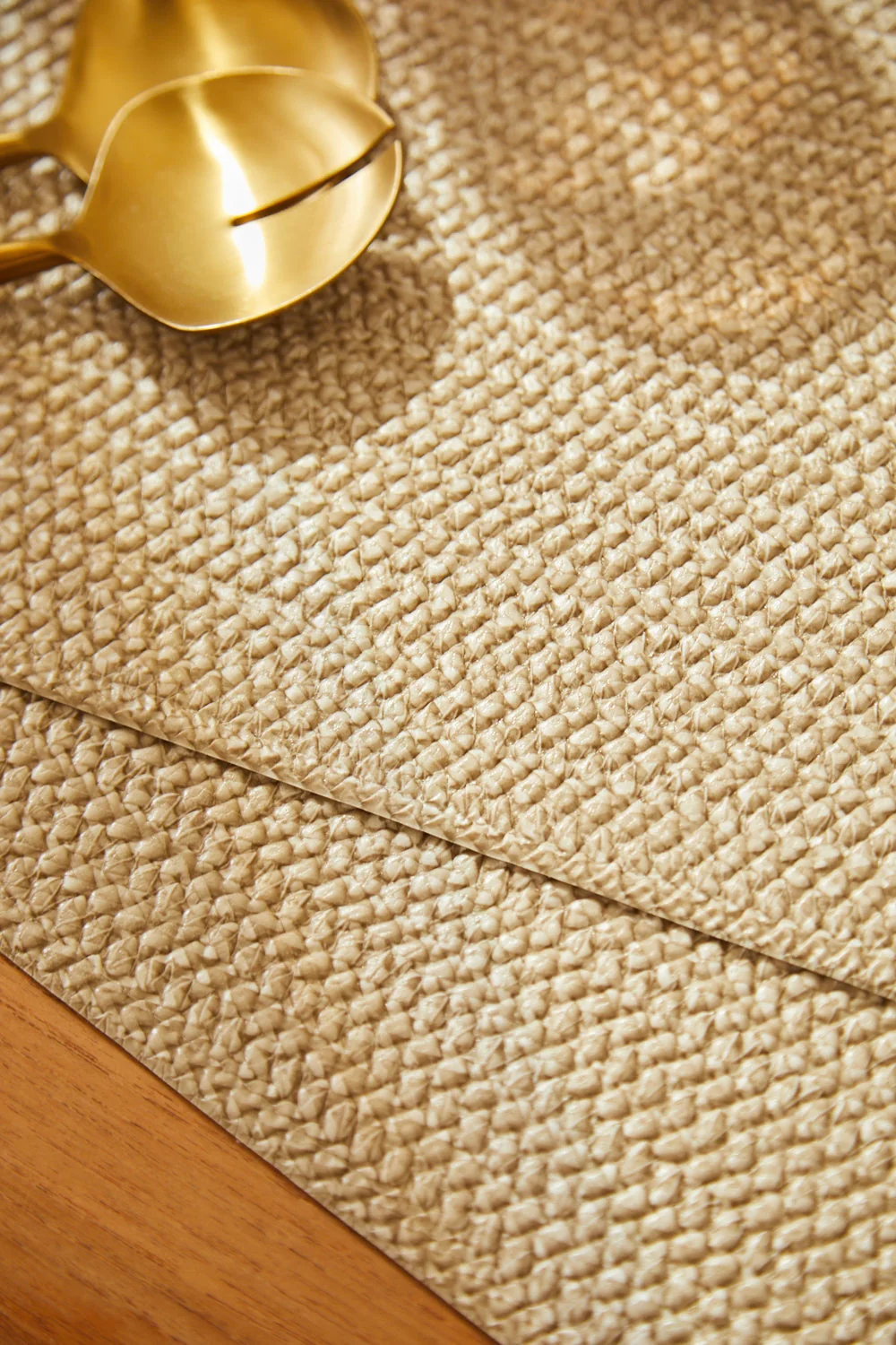 Mantel individual antimanchas con textura beige Pla - Image 2