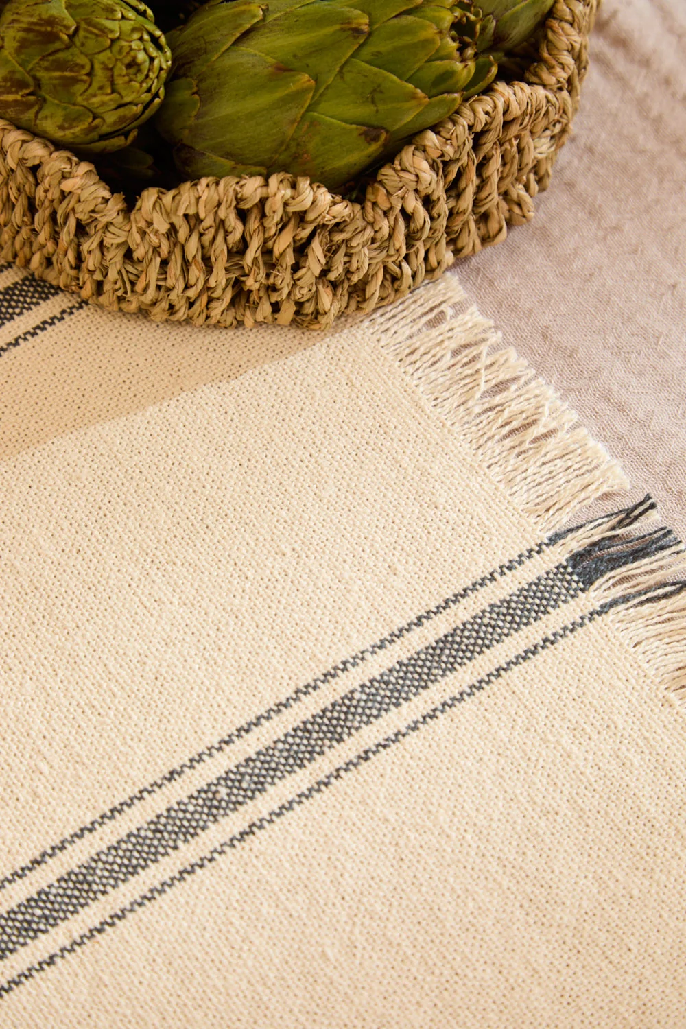Mantel individual con raya tejida gris oscuro Bari - Image 2