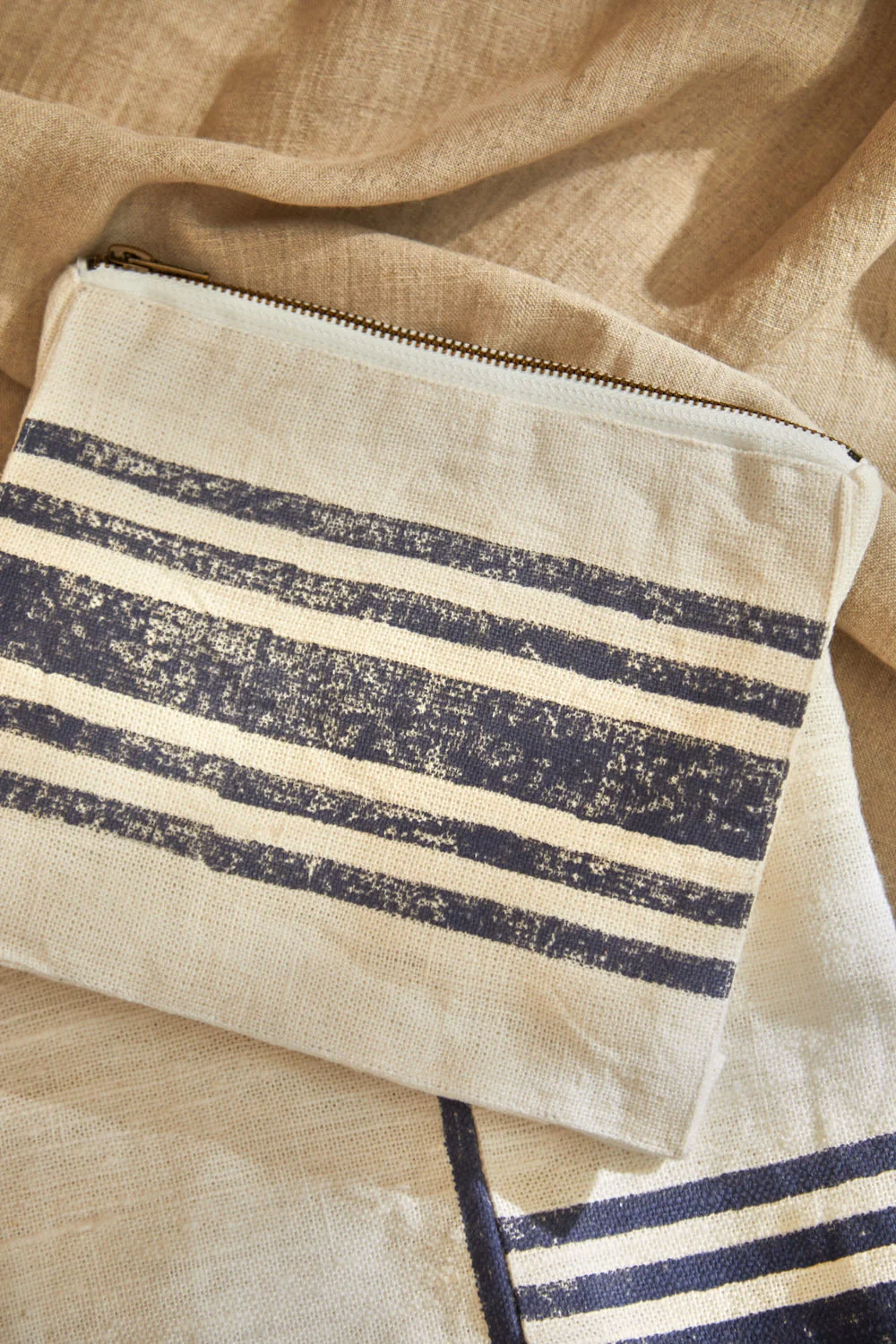 Neceser de lino estampado a rayas azules Lili - Image 3