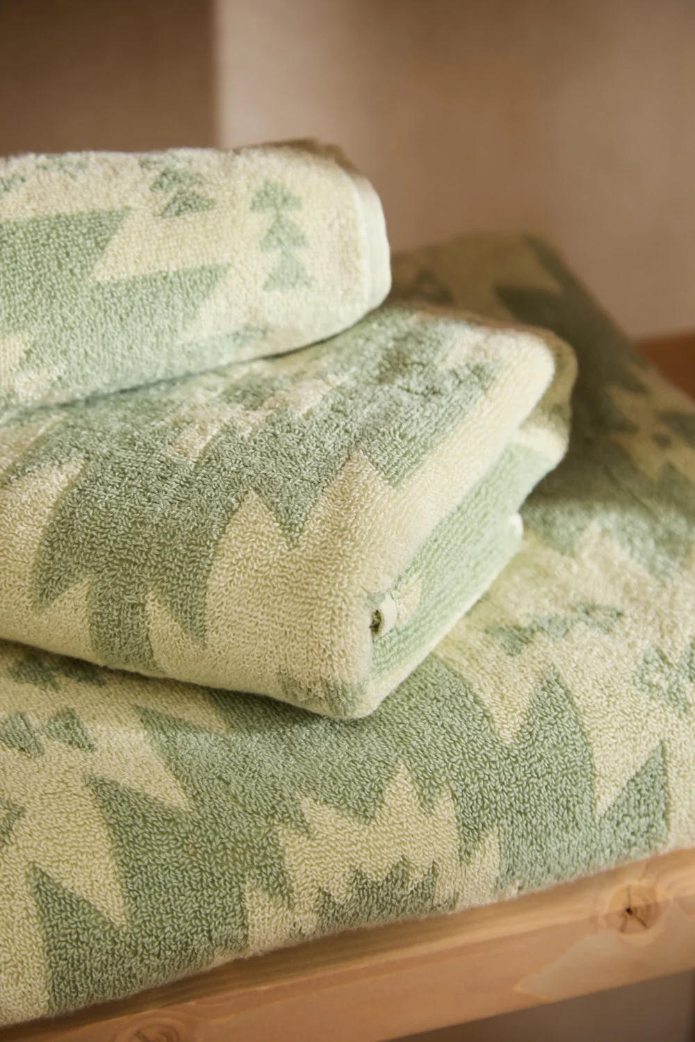 Toalla de baño de algodón de gramaje 530 g/m² de rizo jacquard Neptuno - Image 3